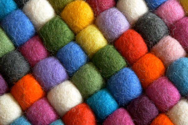 Multi-colored yarn in 4k